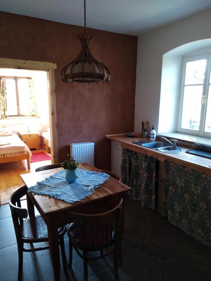Gosciniec Kaszarnia Kamienne Mirsk Exterior foto