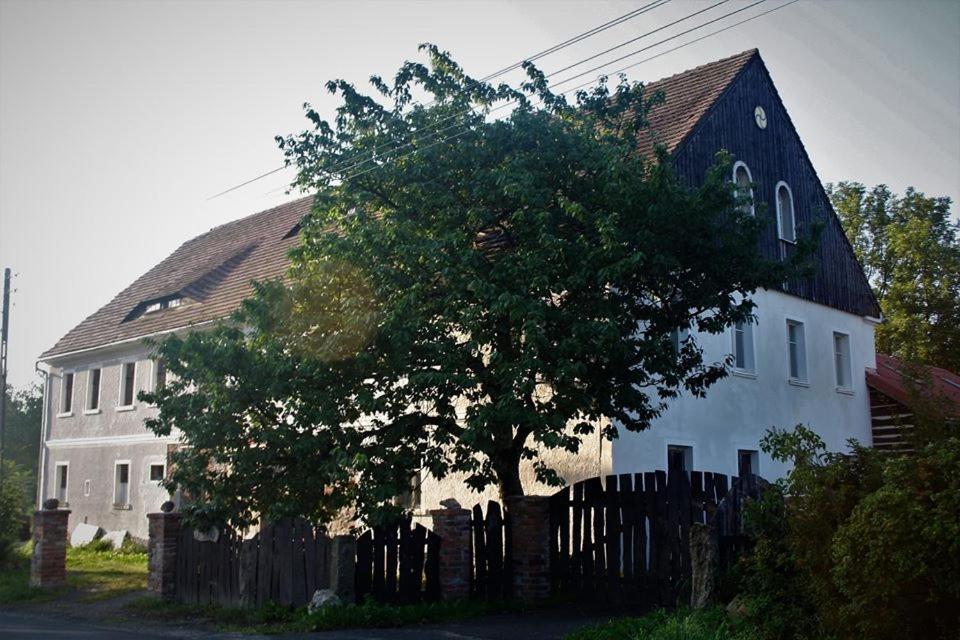 Gosciniec Kaszarnia Kamienne Mirsk Exterior foto