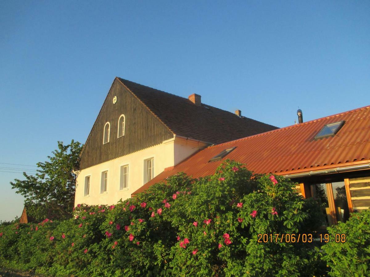 Gosciniec Kaszarnia Kamienne Mirsk Exterior foto