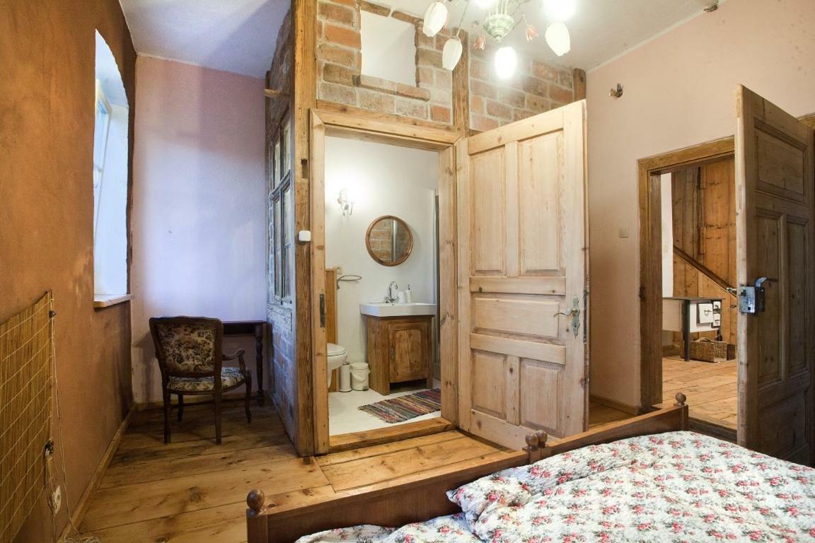 Gosciniec Kaszarnia Kamienne Mirsk Exterior foto